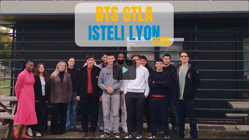 Un groupe d'étudiants posant ensemble devant un bâtiment, avec un texte superposé indiquant "BTS GTLA ISTELI LYON 2026".